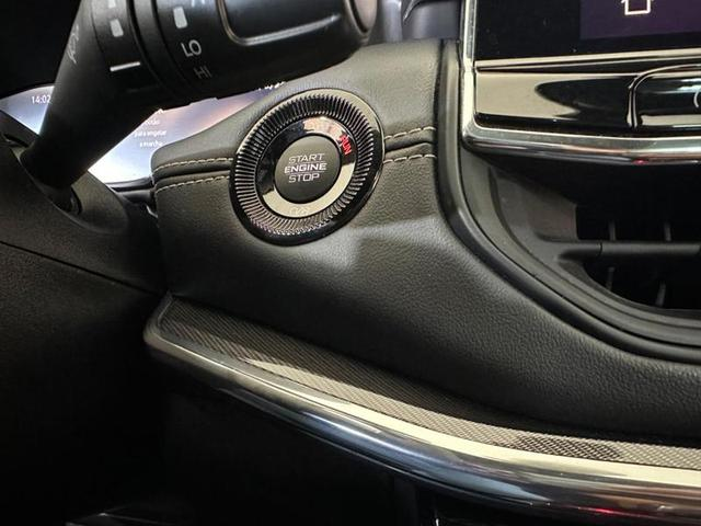 Foto do veículo JEEP COMPASS  SERIE S TF 2023 16.302 KM 182.900,00