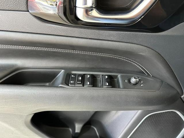 Foto do veículo JEEP COMPASS  SERIE S TF 2023 16.302 KM 182.900,00