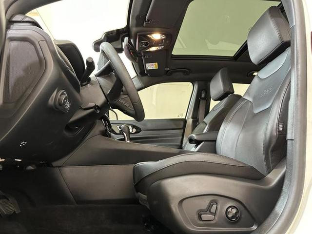 Foto do veículo JEEP COMPASS  SERIE S TF 2023 16.302 KM 182.900,00