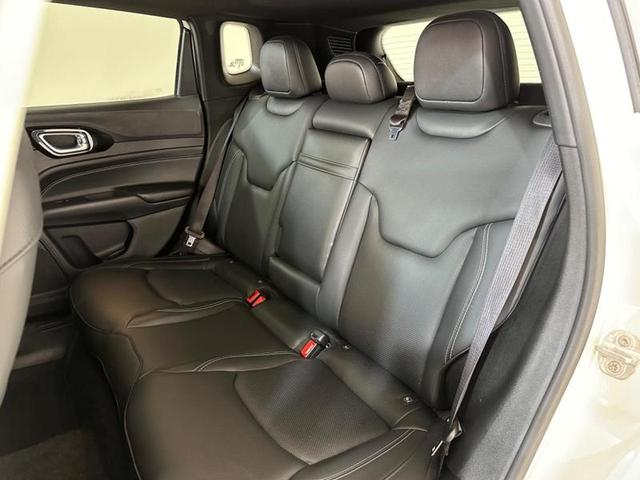 Foto do veículo JEEP COMPASS  SERIE S TF 2023 16.302 KM 182.900,00