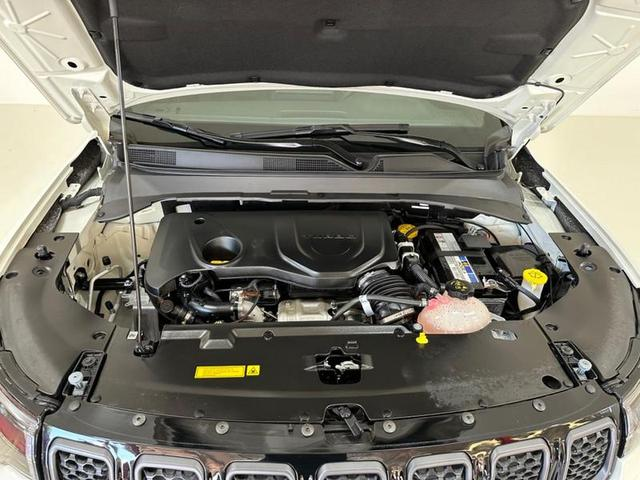 Foto do veículo JEEP COMPASS  SERIE S TF 2023 16.302 KM 182.900,00