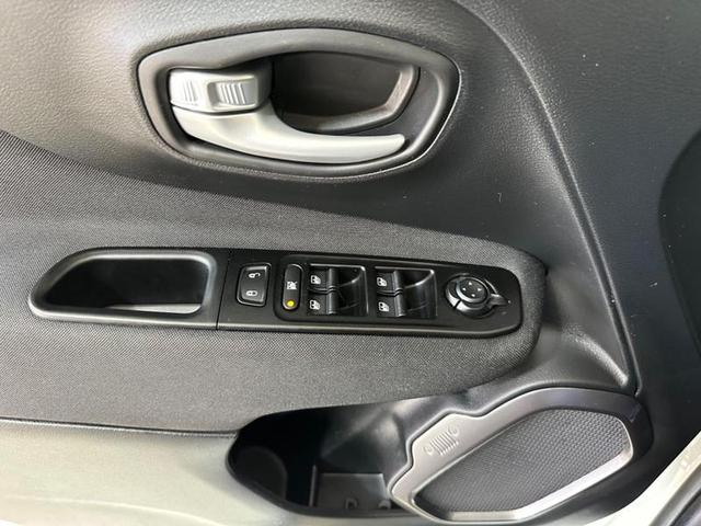 Foto do veículo JEEP RENEGADE  SPORT T270 FLEX 2022 15.813 KM 112.900,00