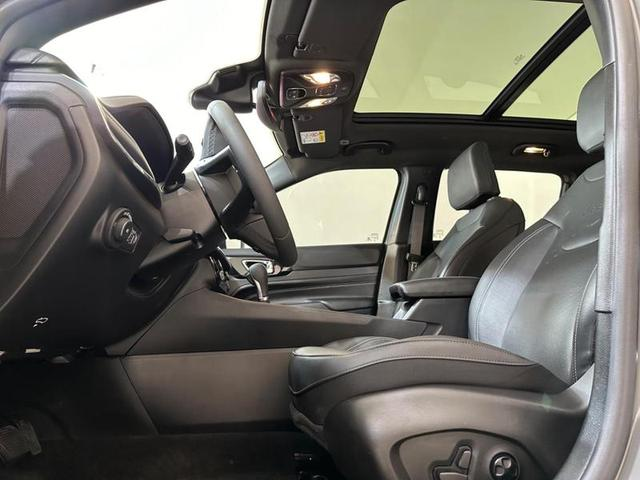 Foto do veículo JEEP COMPASS  SERIE S TF 2023 17.938 KM 189.900,00