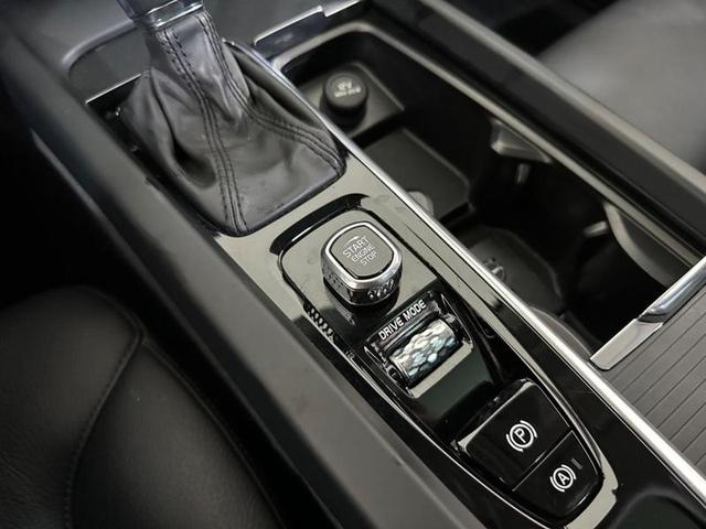 Foto do veículo VOLVO XC60 XC 60 2.0 T5 MOMENTUM 2018 53.124 KM 174.900,00