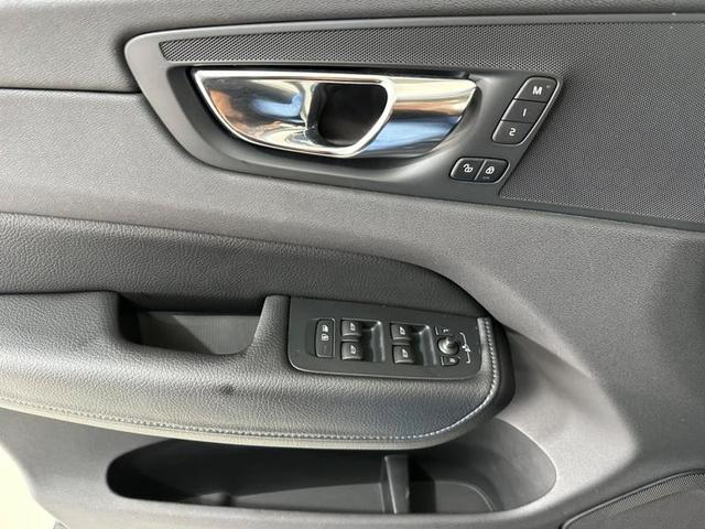 Foto do veículo VOLVO XC60 XC 60 2.0 T5 MOMENTUM 2018 53.124 KM 174.900,00
