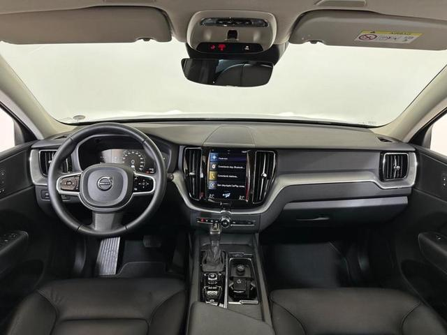 Foto do veículo VOLVO XC60 XC 60 2.0 T5 MOMENTUM 2018 53.124 KM 174.900,00