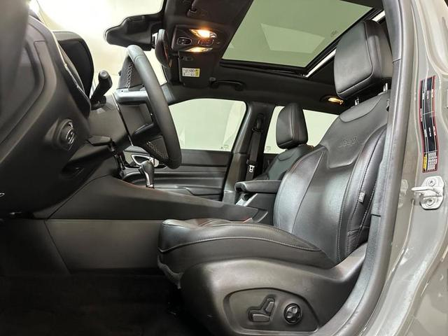 Foto do veículo JEEP COMPASS  SERIE S TF 2023 22.795 KM 187.900,00