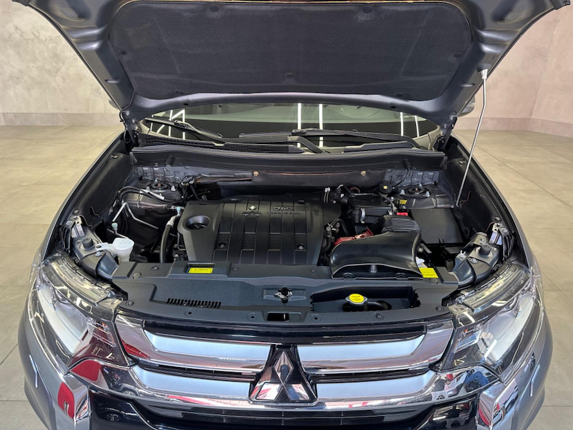 Foto do veículo MITSUBISHI OUTLANDER  2.2 165CV DIESEL 2018 116.540 KM 135.900,00