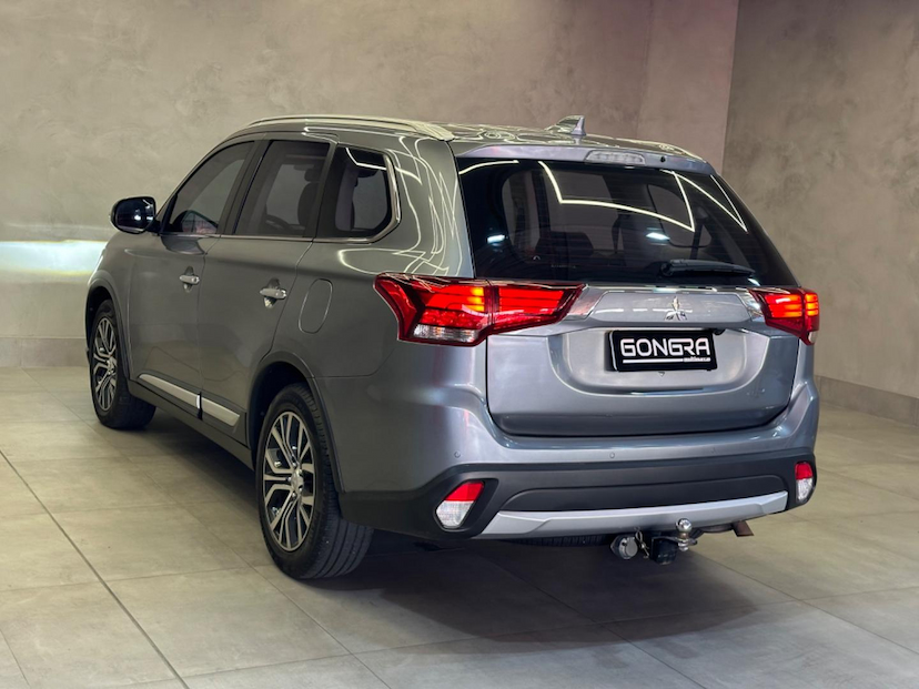 Foto do veículo MITSUBISHI OUTLANDER  2.2 165CV DIESEL 2018 116.540 KM 135.900,00