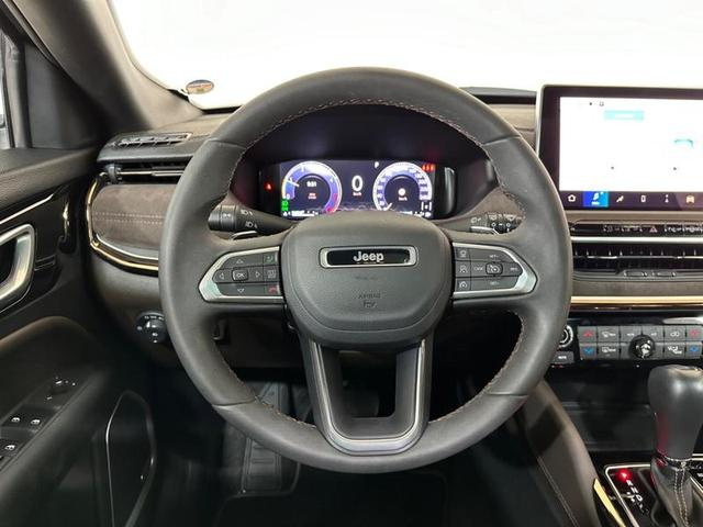 Foto do veículo JEEP COMMANDER  OVERLAND TD380 4X4 TURBO DIESEL 2023 10.976 KM 238.900,00
