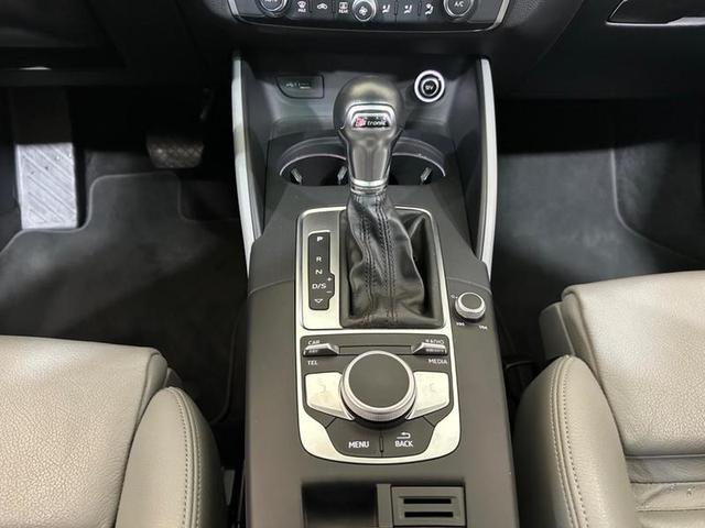 Foto do veículo AUDI A3  2.0 SEDAN AMBITION 16V GASOLINA 4P S-TRONIC 2018 56.321 KM 139.900,00