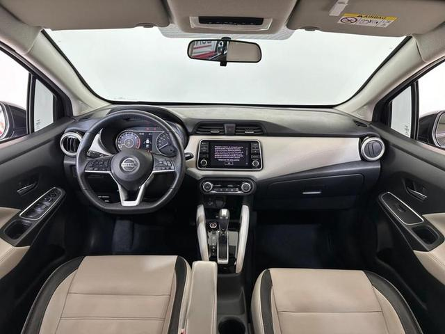 Foto do veículo NISSAN VERSAILLES ROYALE  1.6 EXCLUSIVE CVT 2022 11.200 KM 99.900,00