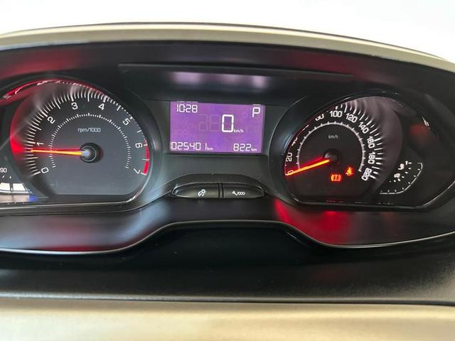 Foto do veículo PEUGEOT 2008  ALLURE PACK 1.6 FLEX 16V AUT 2022 25.377 KM 77.900,00
