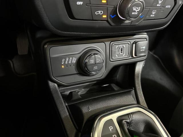 Foto do veículo JEEP RENEGADE  S T270 1.3 TB 4X4 FLEX AUT 2023 13.872 KM 138.900,00