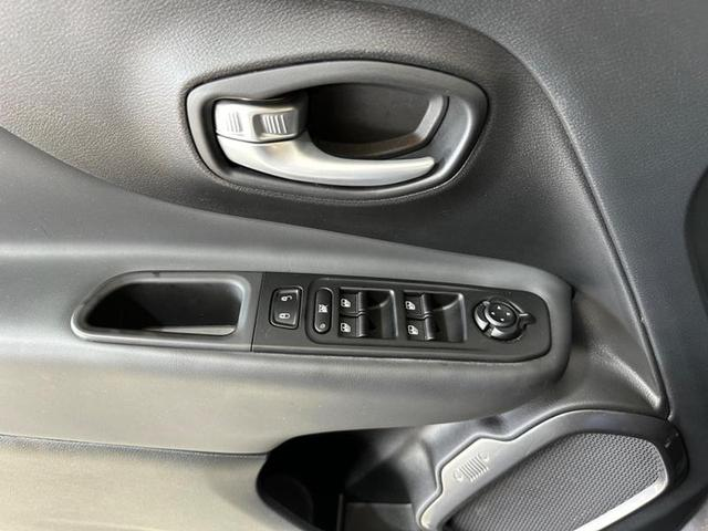 Foto do veículo JEEP RENEGADE  S T270 1.3 TB 4X4 FLEX AUT 2023 13.872 KM 138.900,00