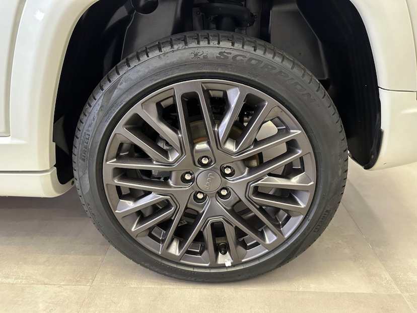 Foto do veículo JEEP COMPASS  SERIE S T270 TURBO FLEX AUT. 2023 22.502 KM 177.900,00