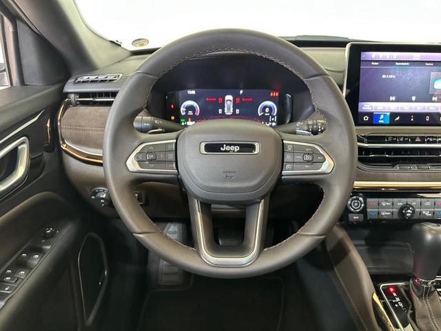Foto do veículo JEEP COMMANDER  OVERLAND TD380 4X4 TURBO DIESEL 2022 45.950 KM 209.900,00