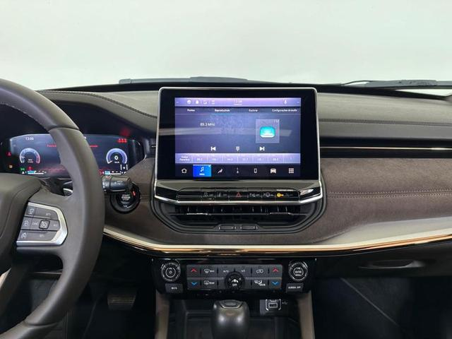 Foto do veículo JEEP COMMANDER  OVERLAND TD380 4X4 TURBO DIESEL 2022 45.950 KM 209.900,00
