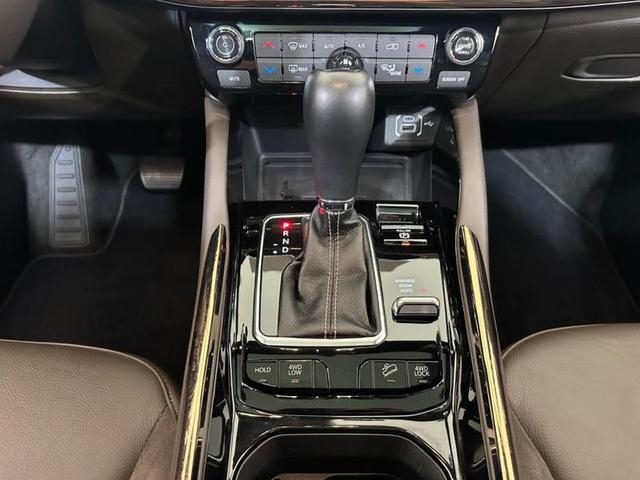 Foto do veículo JEEP COMMANDER  OVERLAND TD380 4X4 TURBO DIESEL 2022 45.950 KM 209.900,00