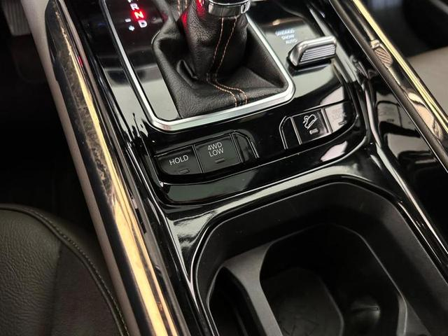 Foto do veículo JEEP COMMANDER  OVERLAND TD380 4X4 TURBO DIESEL 2022 45.950 KM 209.900,00
