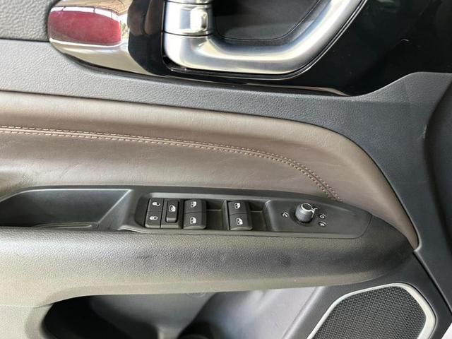 Foto do veículo JEEP COMMANDER  OVERLAND TD380 4X4 TURBO DIESEL 2022 45.950 KM 209.900,00