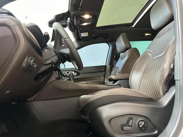 Foto do veículo JEEP COMMANDER  OVERLAND TD380 4X4 TURBO DIESEL 2022 45.950 KM 209.900,00