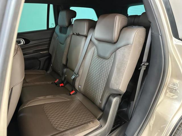 Foto do veículo JEEP COMMANDER  OVERLAND TD380 4X4 TURBO DIESEL 2022 45.950 KM 209.900,00