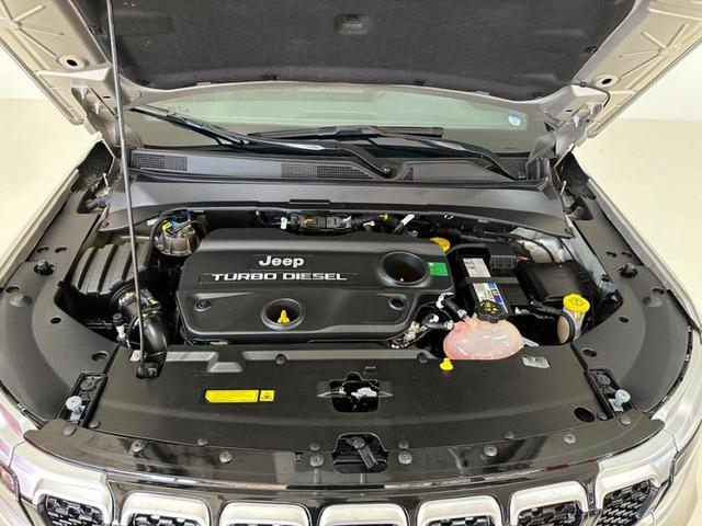 Foto do veículo JEEP COMMANDER  OVERLAND TD380 4X4 TURBO DIESEL 2022 45.950 KM 209.900,00