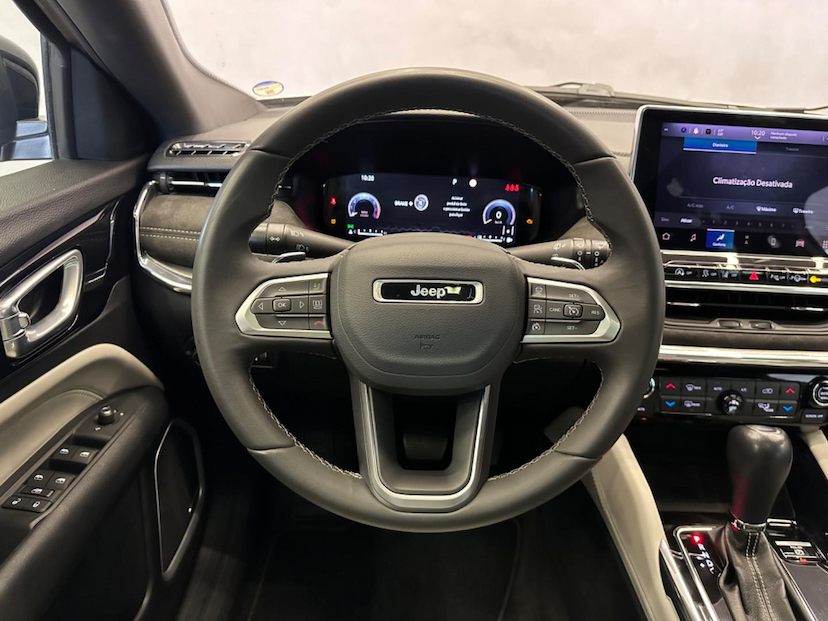 Foto do veículo JEEP COMMANDER  OVERLAND T270 TURBO FLEX 2022 22.100 KM 188.900,00