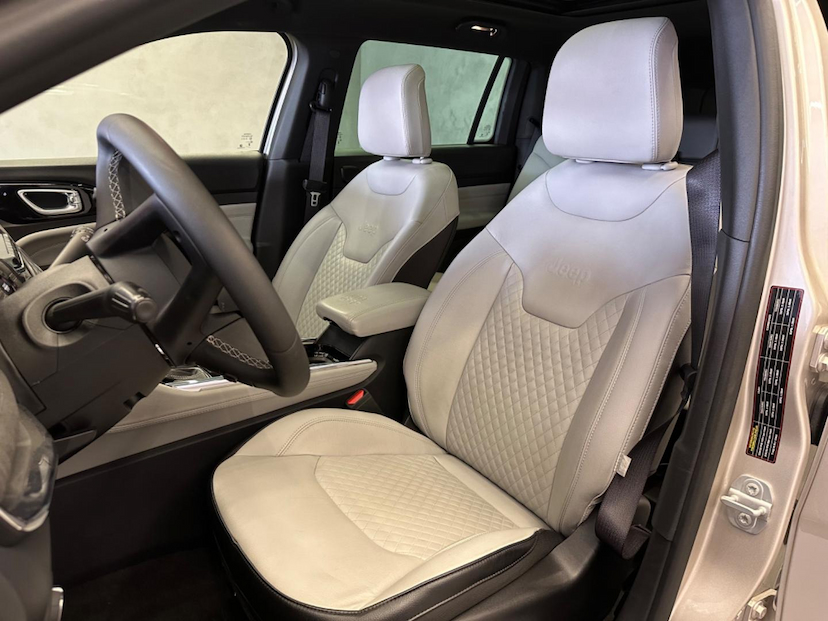 Foto do veículo JEEP COMMANDER  OVERLAND T270 TURBO FLEX 2022 22.100 KM 188.900,00