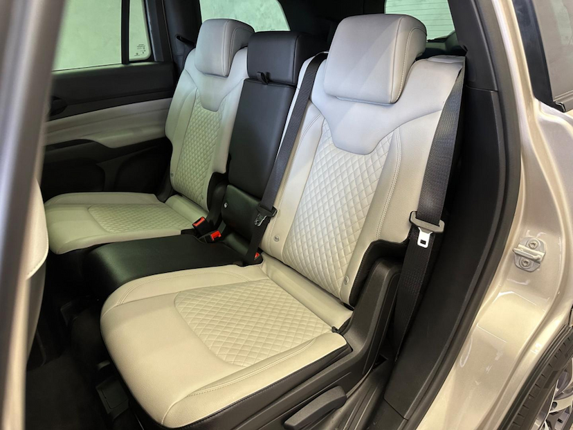 Foto do veículo JEEP COMMANDER  OVERLAND T270 TURBO FLEX 2022 22.100 KM 188.900,00