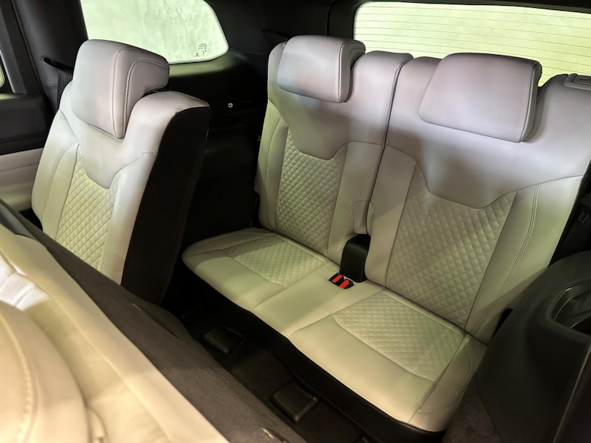 Foto do veículo JEEP COMMANDER  OVERLAND T270 TURBO FLEX 2022 22.100 KM 188.900,00
