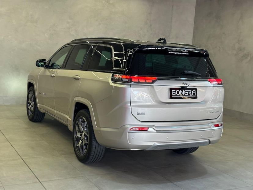 Foto do veículo JEEP COMMANDER  OVERLAND T270 TURBO FLEX 2022 22.100 KM 188.900,00