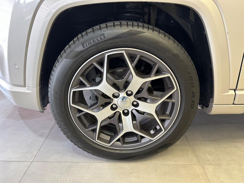 Foto do veículo JEEP COMMANDER  OVERLAND T270 TURBO FLEX 2022 22.100 KM 188.900,00