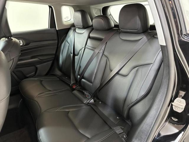 Foto do veículo JEEP COMPASS  LONG. T270 1.3 TB 4X2 FLEX AUT. 2023 8.002 KM 152.900,00