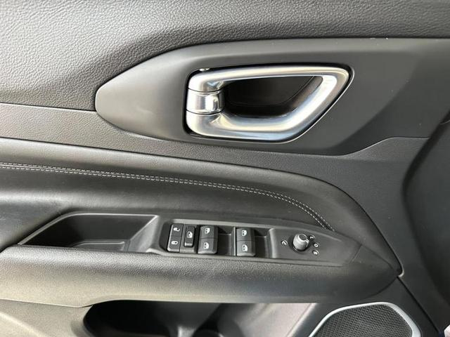 Foto do veículo JEEP COMPASS  LONG TF 2022 10.088 KM 142.900,00