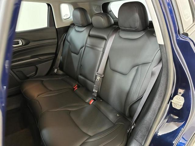 Foto do veículo JEEP COMPASS  LONG TF 2022 10.088 KM 142.900,00