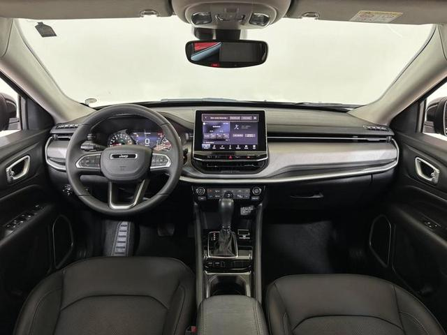 Foto do veículo JEEP COMPASS  LONG TF 2022 10.088 KM 142.900,00