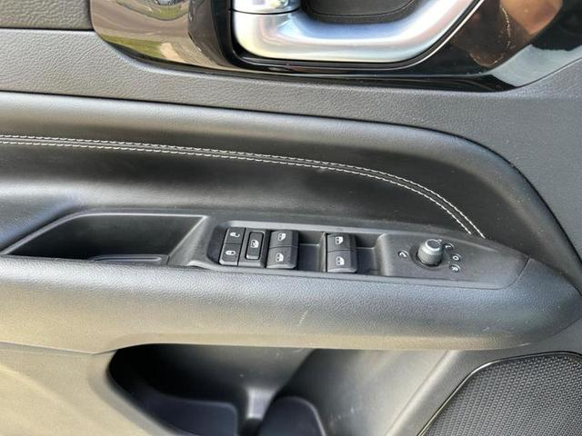 Foto do veículo JEEP COMPASS  T270 80 ANOS 1.3 TB 4X2 FLEX AUT 2022 32.300 KM 141.900,00