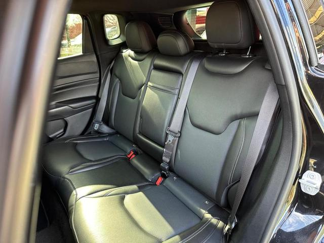 Foto do veículo JEEP COMPASS  T270 80 ANOS 1.3 TB 4X2 FLEX AUT 2022 32.300 KM 141.900,00