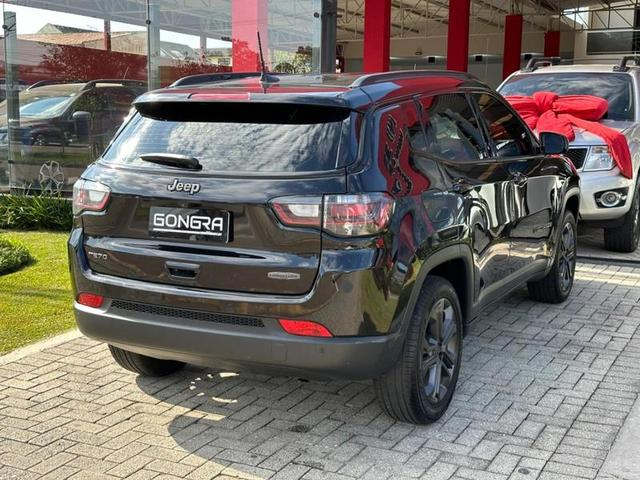 Foto do veículo JEEP COMPASS  T270 80 ANOS 1.3 TB 4X2 FLEX AUT 2022 32.300 KM 141.900,00