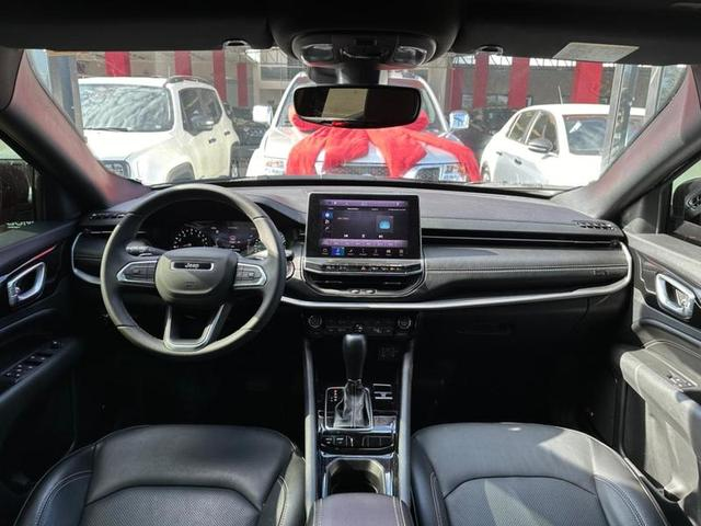 Foto do veículo JEEP COMPASS  T270 80 ANOS 1.3 TB 4X2 FLEX AUT 2022 32.300 KM 141.900,00