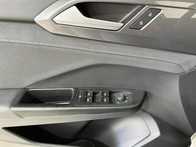 Foto do veículo VOLKSWAGEN TAOS  HL TSI AE 2022 33.559 KM 166.900,00