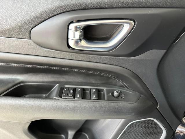 Foto do veículo JEEP COMPASS  LONG TF 2022 10.851 KM 141.900,00