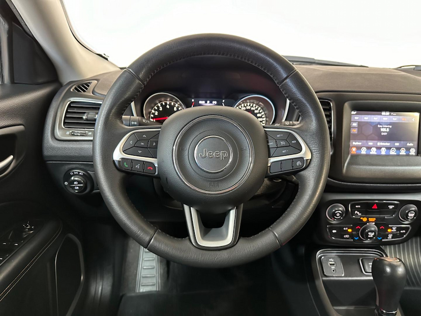 Foto do veículo JEEP COMPASS  2.0 SPORT 4X2 16V GASOLINA 4P AUT 2018 74.160 KM 89.900,00