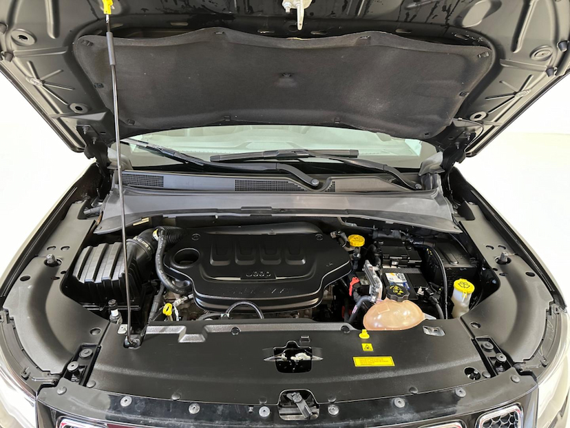 Foto do veículo JEEP COMPASS  2.0 SPORT 4X2 16V GASOLINA 4P AUT 2018 74.160 KM 89.900,00