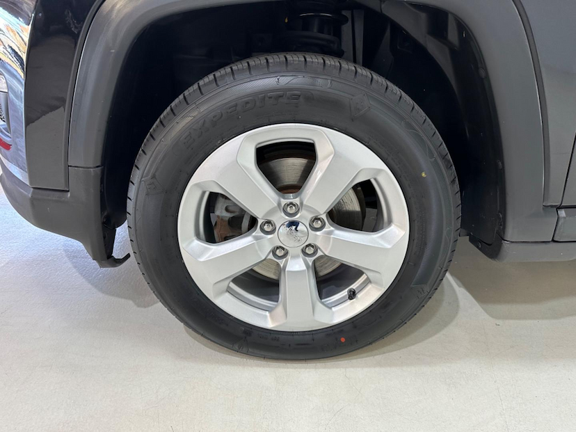Foto do veículo JEEP COMPASS  2.0 SPORT 4X2 16V GASOLINA 4P AUT 2018 74.160 KM 89.900,00
