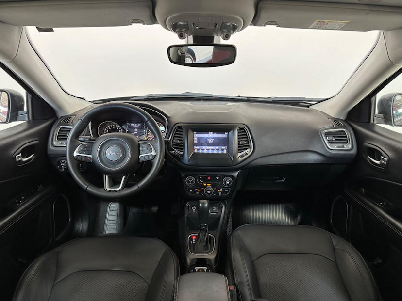 Foto do veículo JEEP COMPASS  2.0 SPORT 4X2 16V GASOLINA 4P AUT 2018 74.160 KM 89.900,00