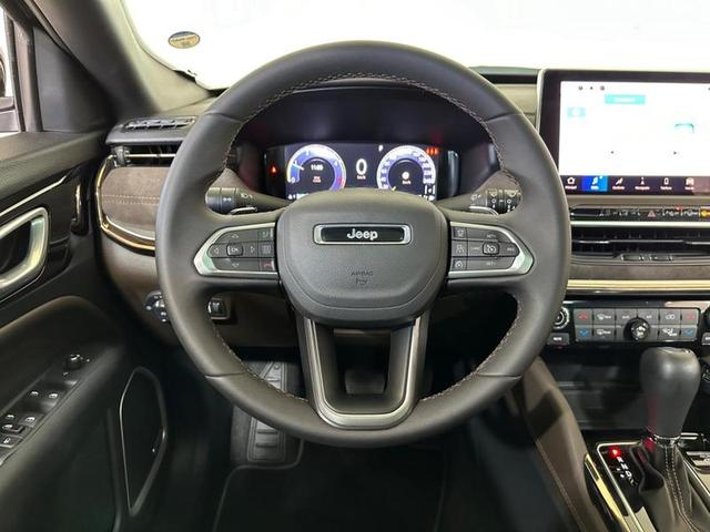 Foto do veículo JEEP COMMANDER  OVR TD380 2022 10.435 KM 223.900,00