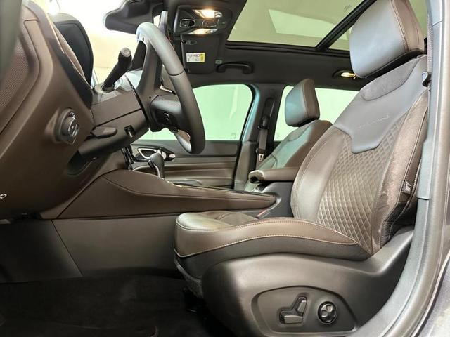 Foto do veículo JEEP COMMANDER  OVR TD380 2022 10.435 KM 223.900,00